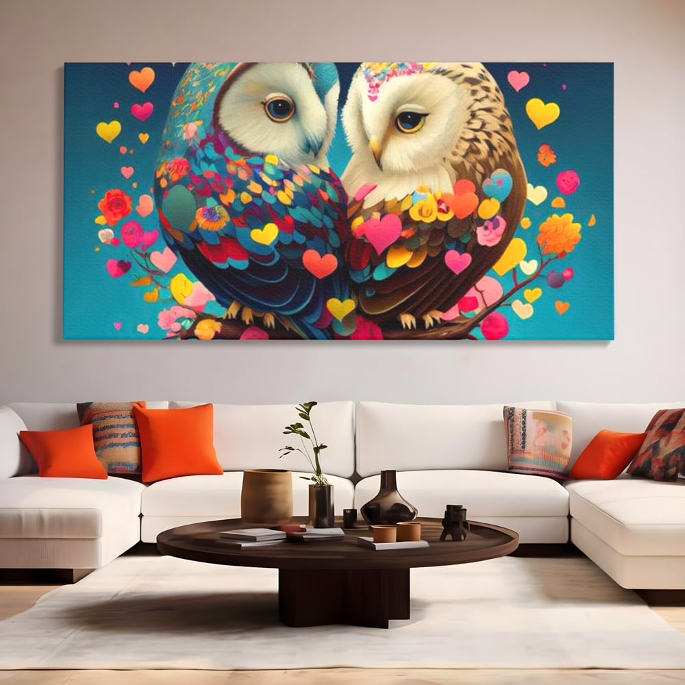 Tablou canvas cu tablou canvas cu doua bufnite colorate si inimi, fara rama, pe sasiu de lemn, pe perete intr-un living